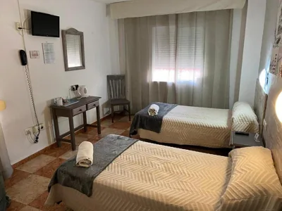 Hostal Virgen del Rocío II — Foto 7