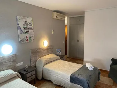 Hostal Virgen del Rocío II — Foto 9