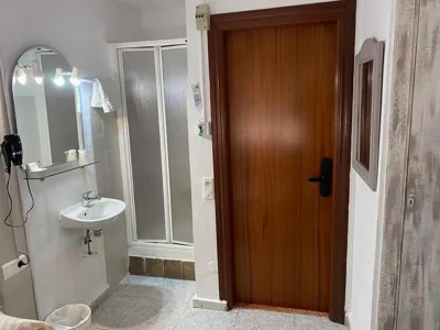 Hostal Virgen del Rocío II — Foto 11