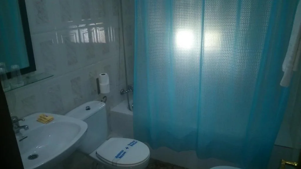 Familiekamer met eigen badkamer — Hostal Virgen Del Rocío