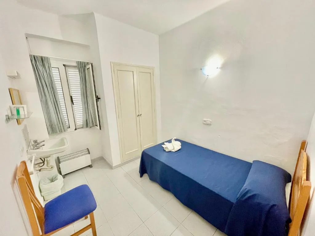 带共用浴室的标准单人间 — Hostal Vista Alegre