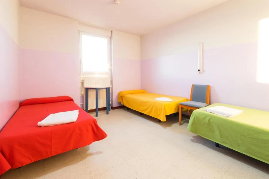 Triple Room with Shared Bathroom — Hostal Welcome
