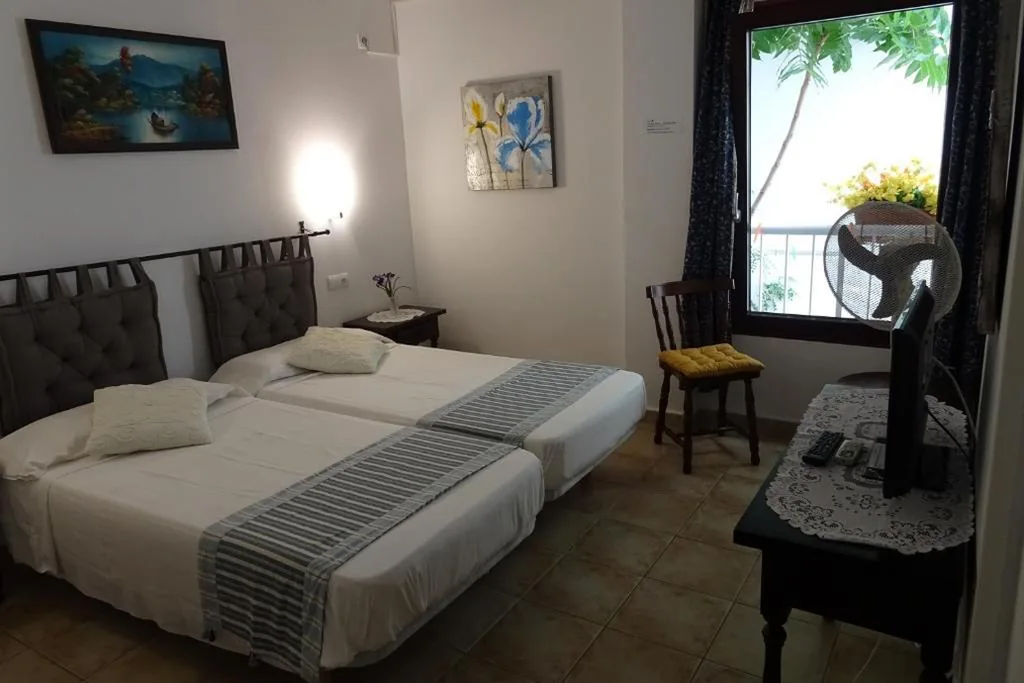 Camera doppia Economy - 2 letti — Hostal Yebisah