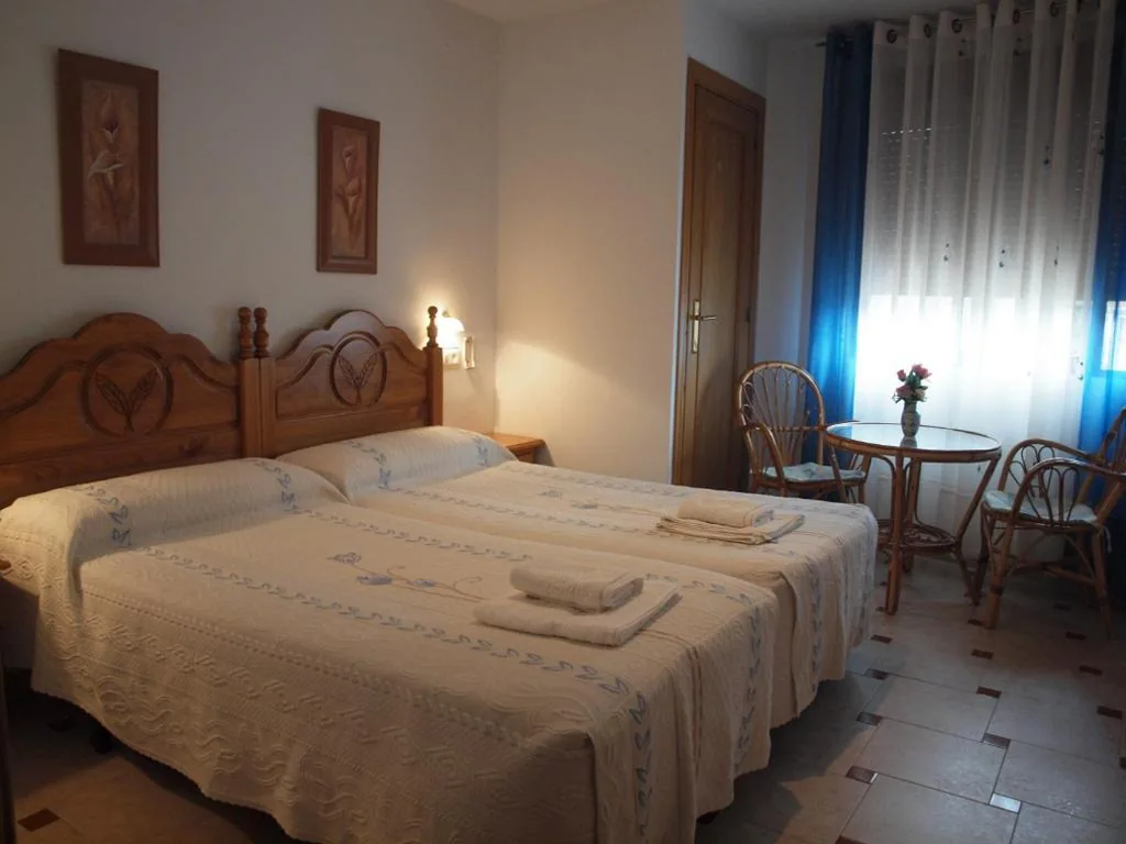 Doppelzimmer mit 2 Einzelbetten — Hostal Yuste