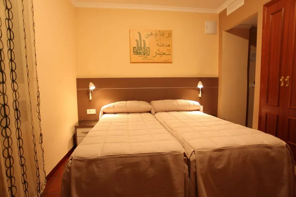 Habitación Doble - 2 camas — Hostal Zurbaran