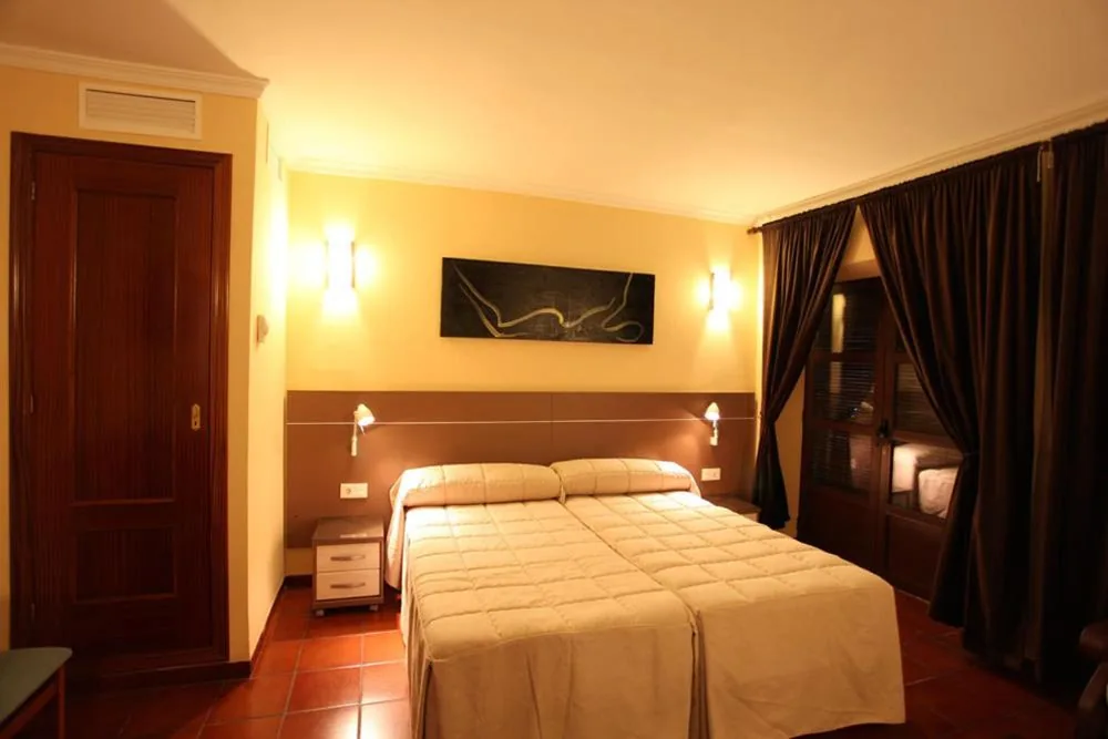 Habitación Doble - 2 camas — Hostal Zurbaran