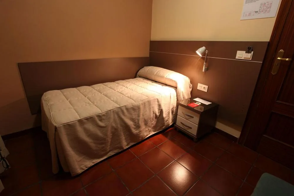 Habitación Individual — Hostal Zurbaran