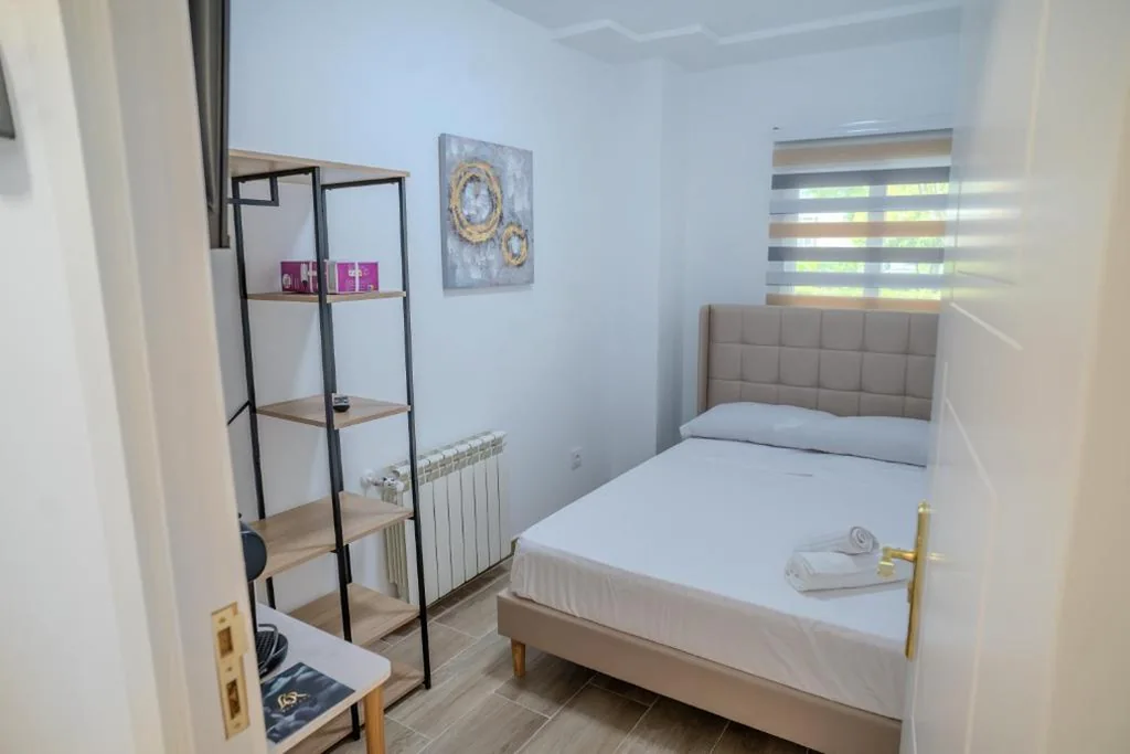 共用バスルーム付きスタンダードダブルルーム — Hostale Blas Cabrera Madrid