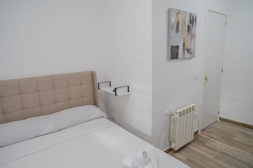 共用バスルーム付きスタンダードダブルルーム — Hostale Blas Cabrera Madrid