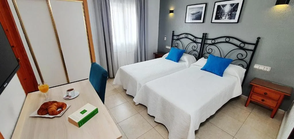 Standard Twin Room — Hostales Juan de Austria I & II