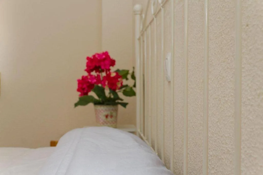 Vierbettzimmer mit eigenem Bad — Hostales Sol-Cristina y Sol-Cristina Dos