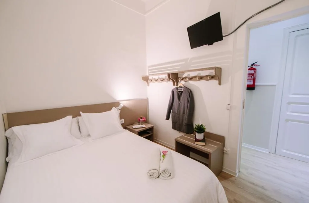 Habitación Doble Económica con baño compartido — Hostalet de Barcelona