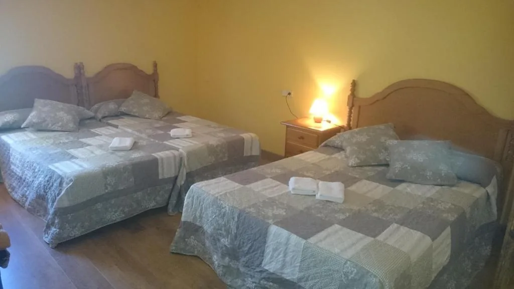 Camera quadrupla con bagno in comune — Hostatgeria Falgars