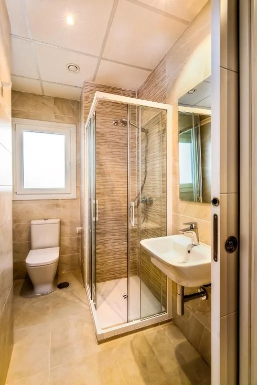 Bed in slaapzaal voor vrouwen met 6 bedden — Hostel A2C