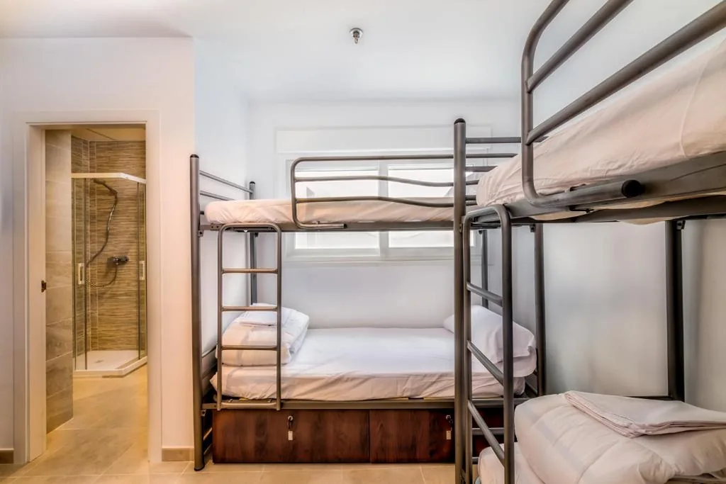 Bed in gemengde slaapzaal met 6 bedden — Hostel A2C