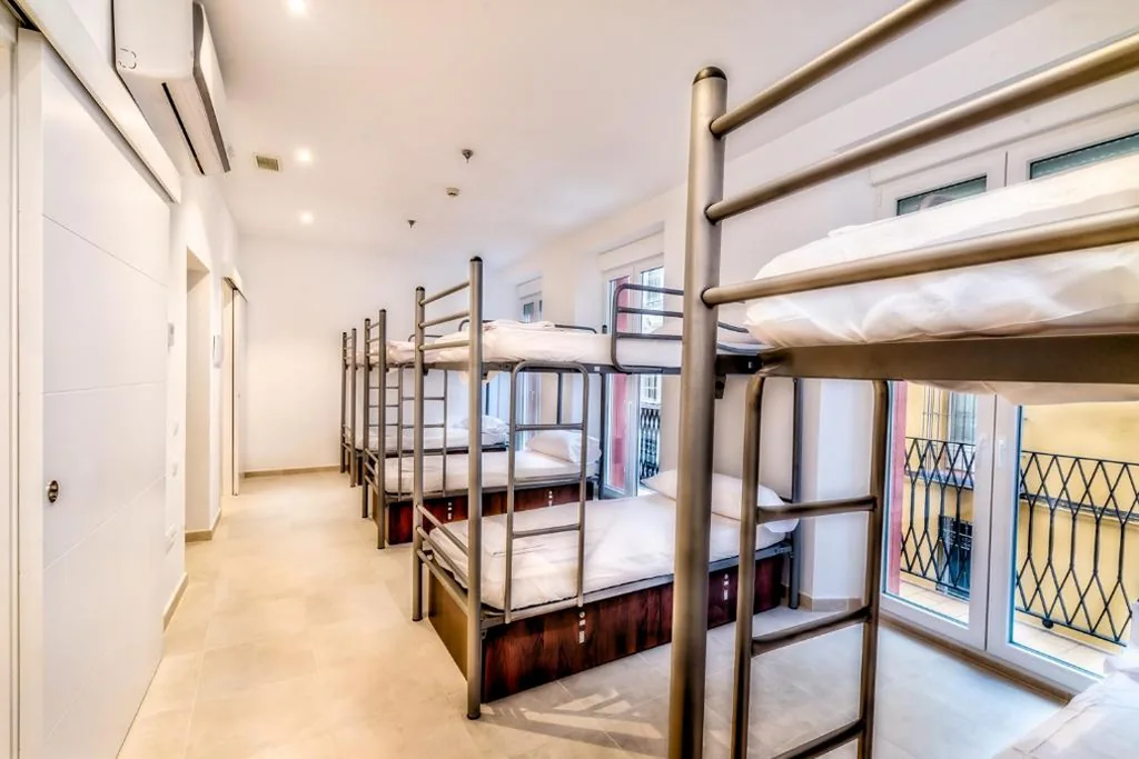 Bed in gemengde slaapzaal met 8 bedden — Hostel A2C