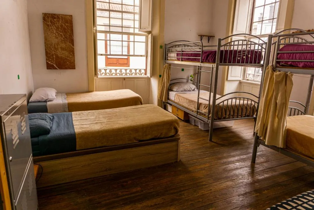 Lit dans un dortoir de 7 lits — Hostel Albergue La Casa Encantada