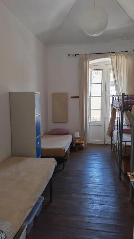 Lit dans un dortoir de 6 lits — Hostel Albergue La Casa Encantada