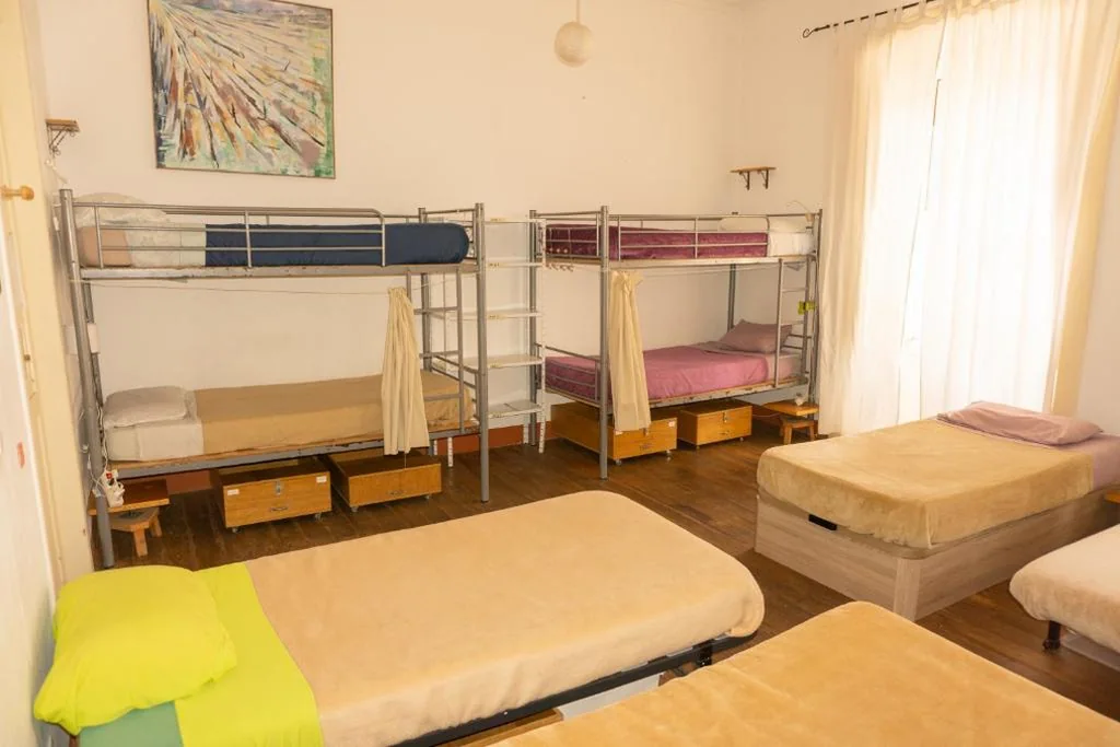 Lit dans un dortoir mixte de 12 lits — Hostel Albergue La Casa Encantada
