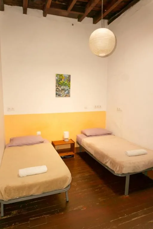 Chambre Double avec salle de bains commune - 2 lits — Hostel Albergue La Casa Encantada