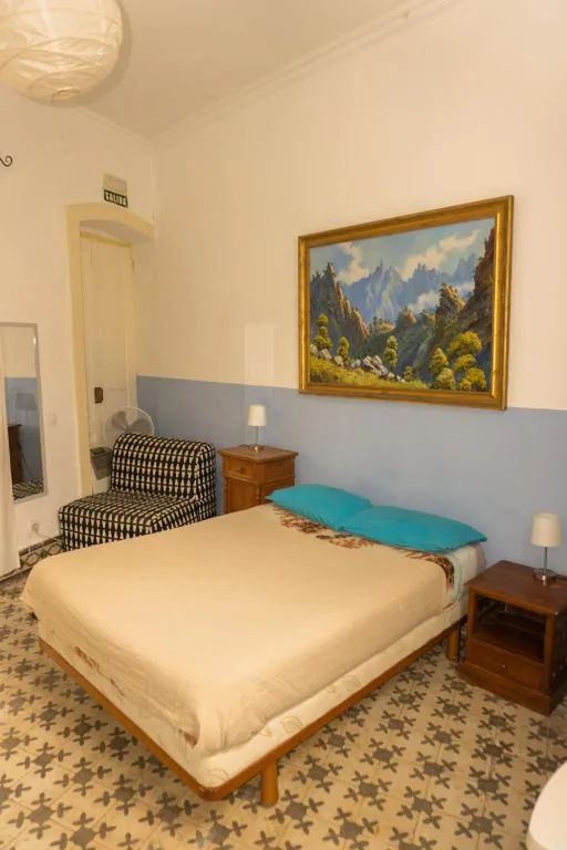 Chambre Familiale avec salle de bains commune — Hostel Albergue La Casa Encantada
