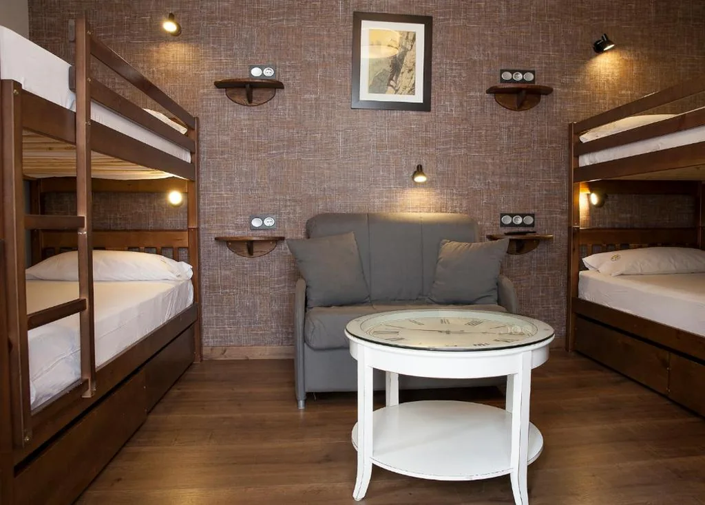 Habitación Cuádruple Estándar — Hostel-Albergue Monte Perdido