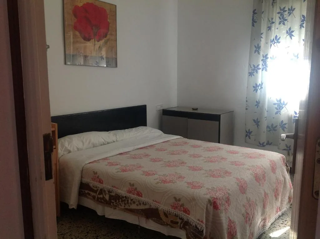 Habitación Doble con baño compartido - 1 o 2 camas — Hostel Alhambra