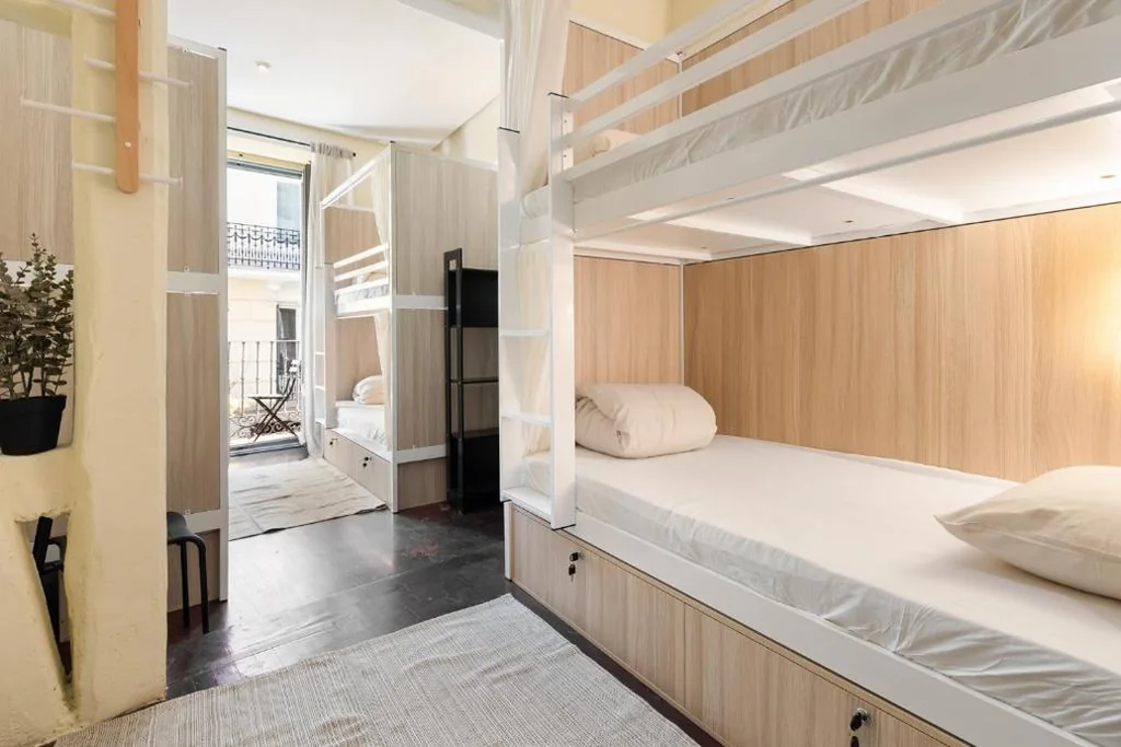 Gedeelde slaapzaal voor vrouwen - 6 bedden — Hostel Anguita