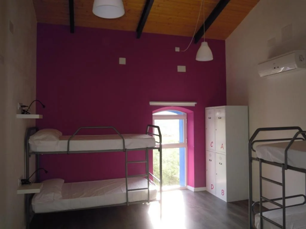 Cama en habitación compartida mixta de 6 camas — Hostel Cañaveral
