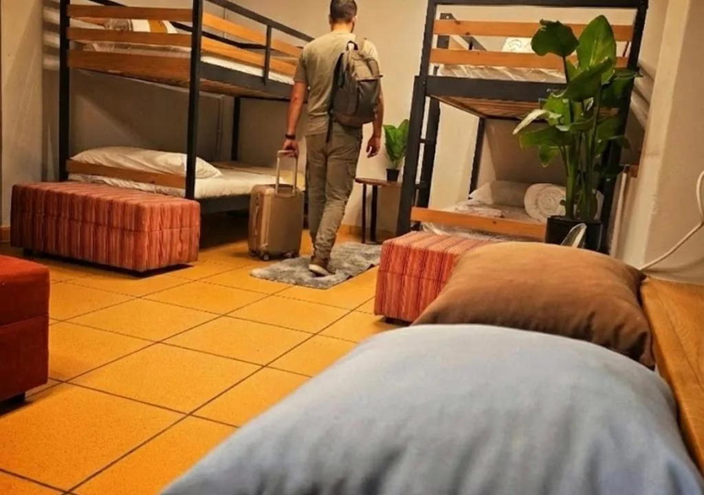 Cama en habitación compartida mixta de 8 camas — Hostel Cangas Backpackers