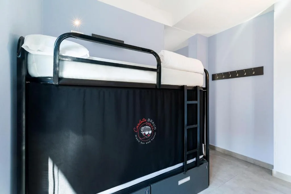 Habitación Cuádruple Confort — Hostel Carlota Braun