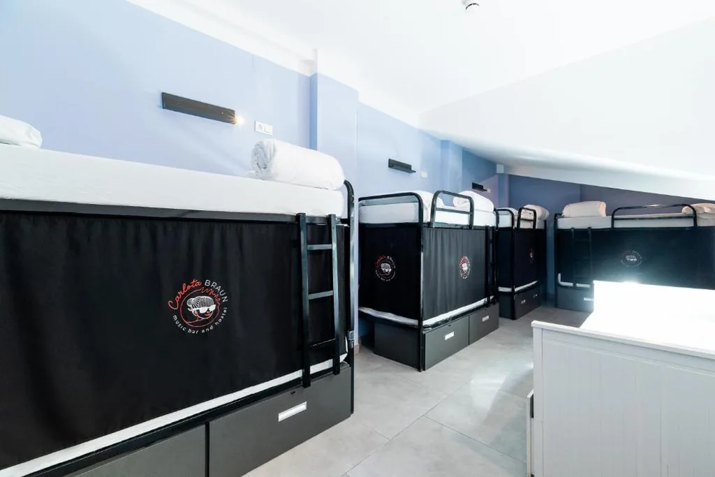 Habitación Familiar con baño privado — Hostel Carlota Braun