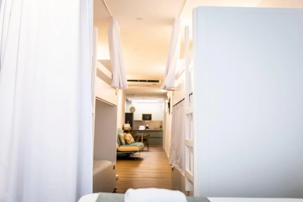Quarto partilhado misto com 6 camas — Hostel Charino
