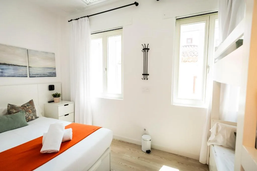 Quarto partilhado misto com casa de banho partilhada — Hostel Charino