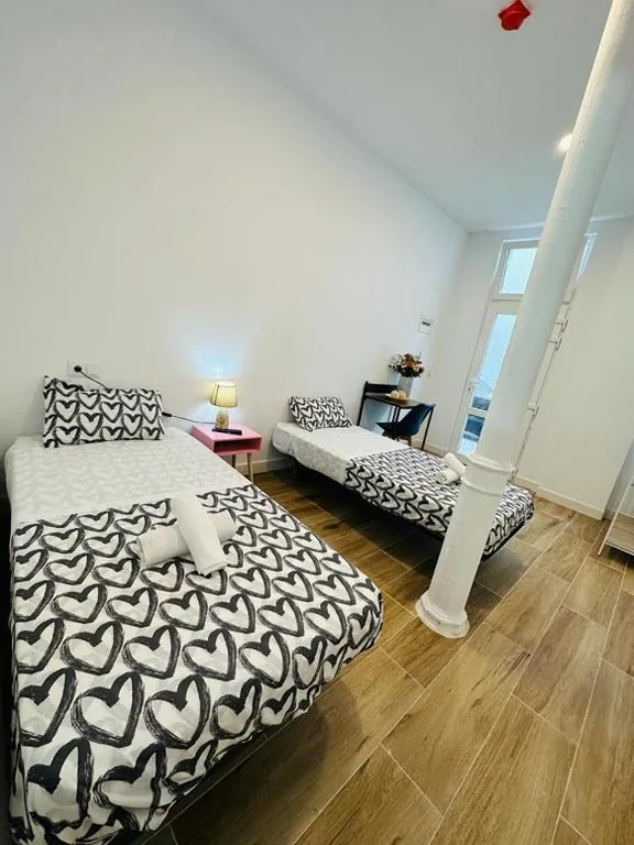 Quarto Duplo com Duche – 2 camas — HOSTEL COSTA-LUZ Béjar 28-30
