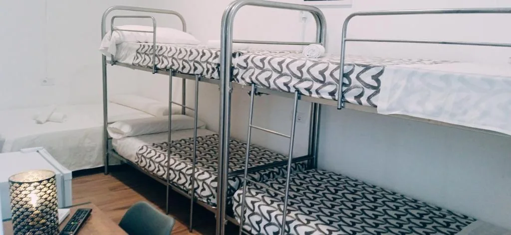 Quarto Familiar com Casa de Banho Privativa — HOSTEL COSTA-LUZ Béjar 28-30