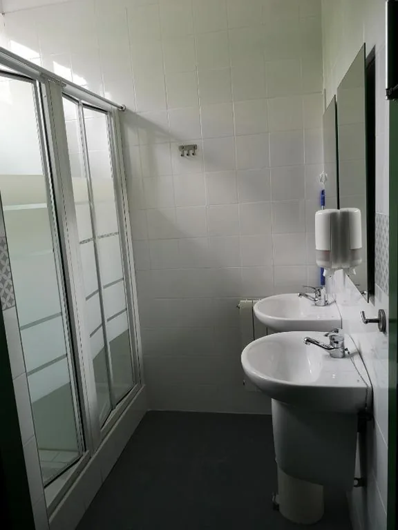 Quarto Familiar com casa de banho privativa — Hostel de las Facultades