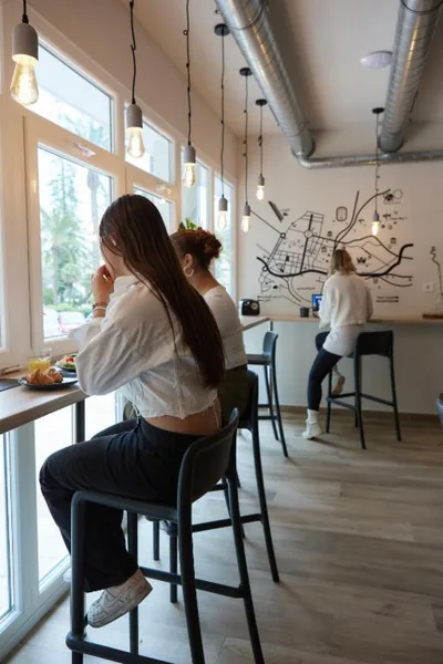 Hostel Dos Estaciones - Scandinavian Design - Albergue Juvenil - FREE towels, coffee & tea, remote check-in — Foto 11
