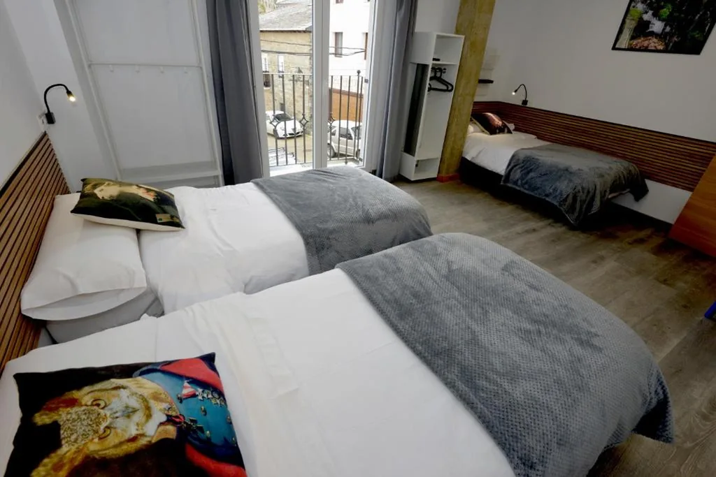 Triple Room with Balcony — Hostel El Campano