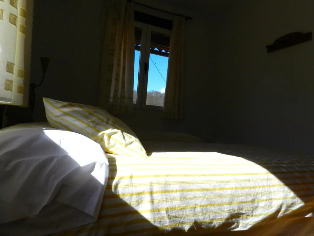 Doppelzimmer mit eigenem Bad – 2 Betten — Hostel El Lago, Caceres