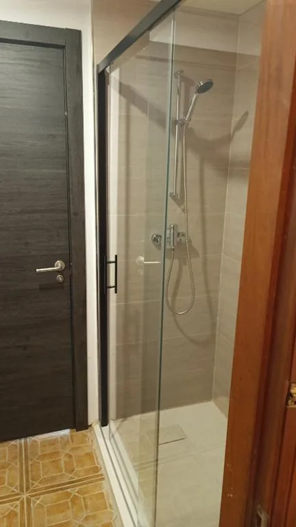 Habitación Familiar con baño privado — Hostel Elios