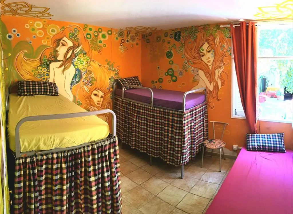 Letto singolo in dormitorio femminile — Hostel Los Duendes del Sur