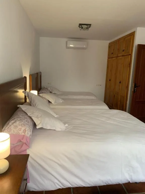 Habitación Familiar con baño compartido — Hostel Los Guajares