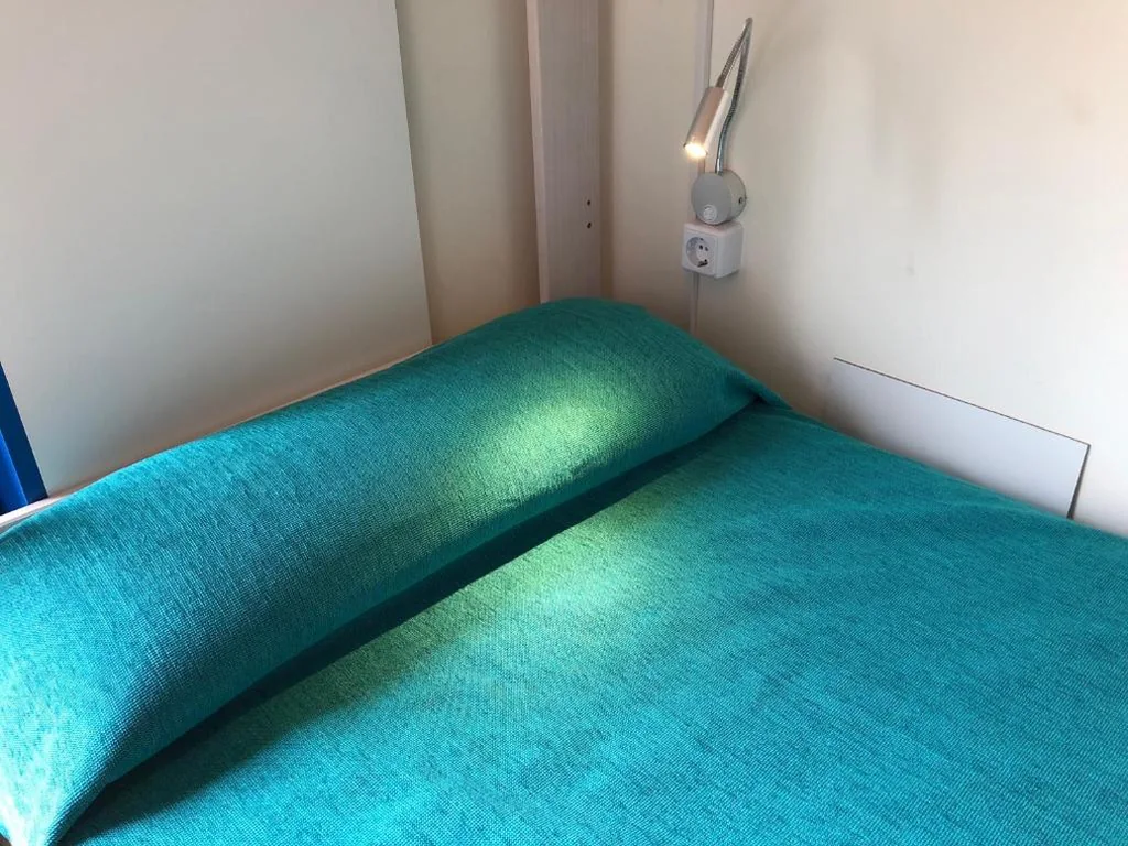 Cama en habitación compartida mixta de 10 camas — Hostel Menorca