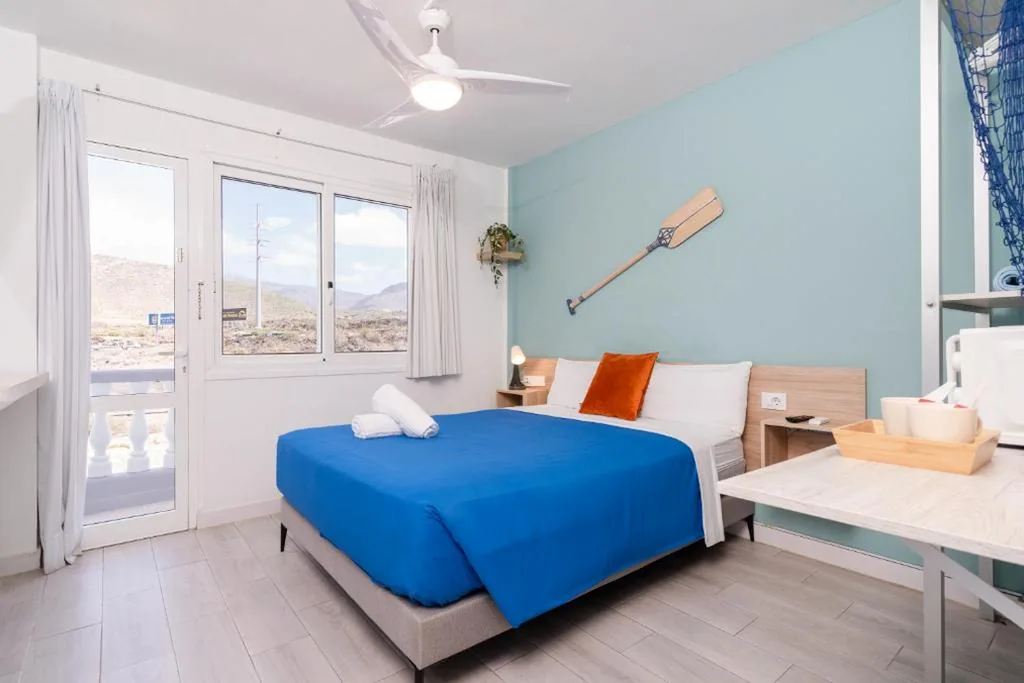 Deluxe-Doppelzimmer mit Balkon — Hostel Neon Tenerife