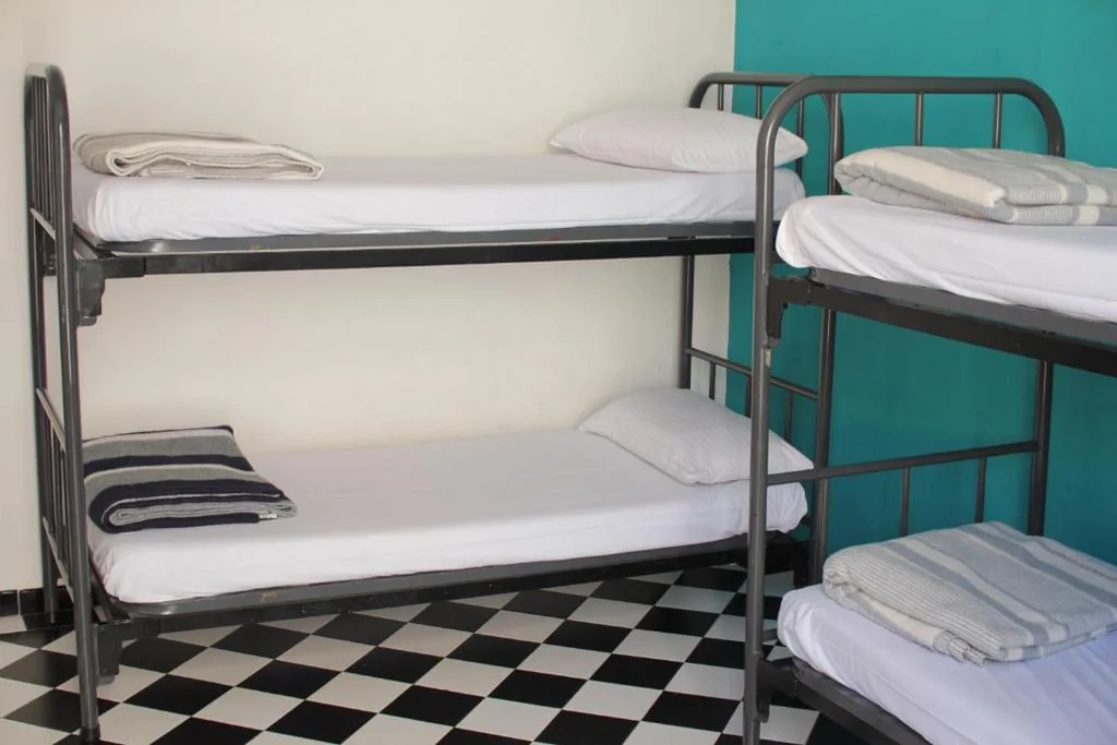 4人用ドミトリーのベッド（共用バスルーム） — Hostel New York