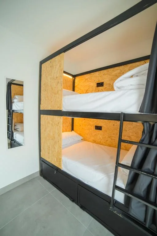 女性専用ドミトリーのベッド（4人部屋） — Hostel Nixar