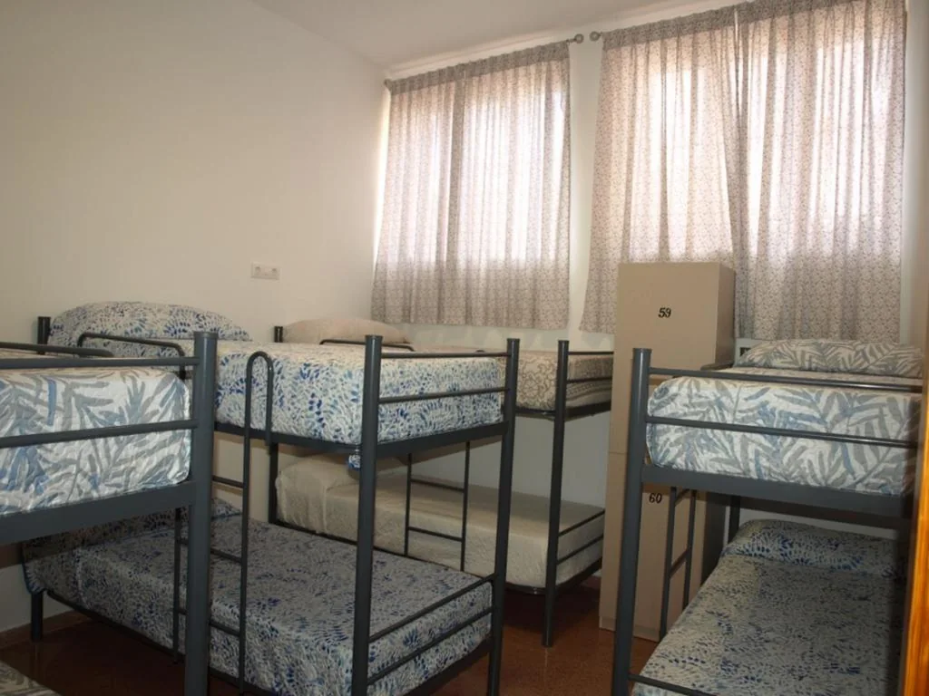 Cama en habitación compartida mixta de 8 camas — Hostel Rural David Broncano