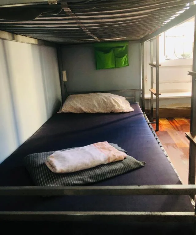 Schlafplatz im Frauenschlafsaal mit 6 Betten — Hostel Santander