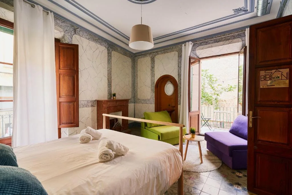 Chambre double avec salle de bains commune — Hostel Sóller